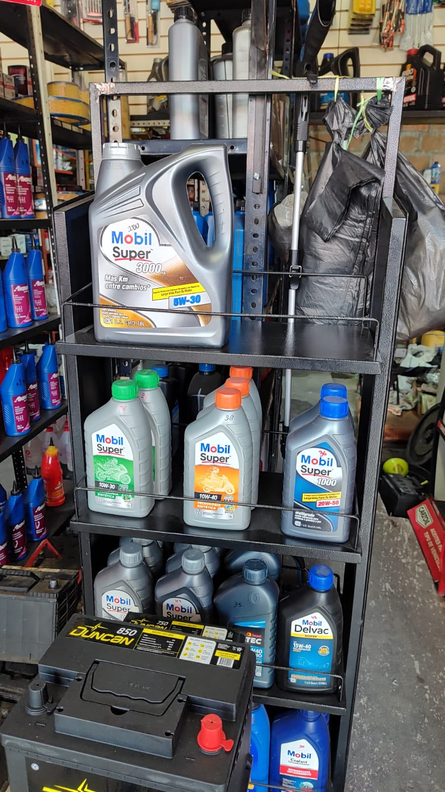 Lubricantes Mobil 1, Chevron y Motul en exhibición